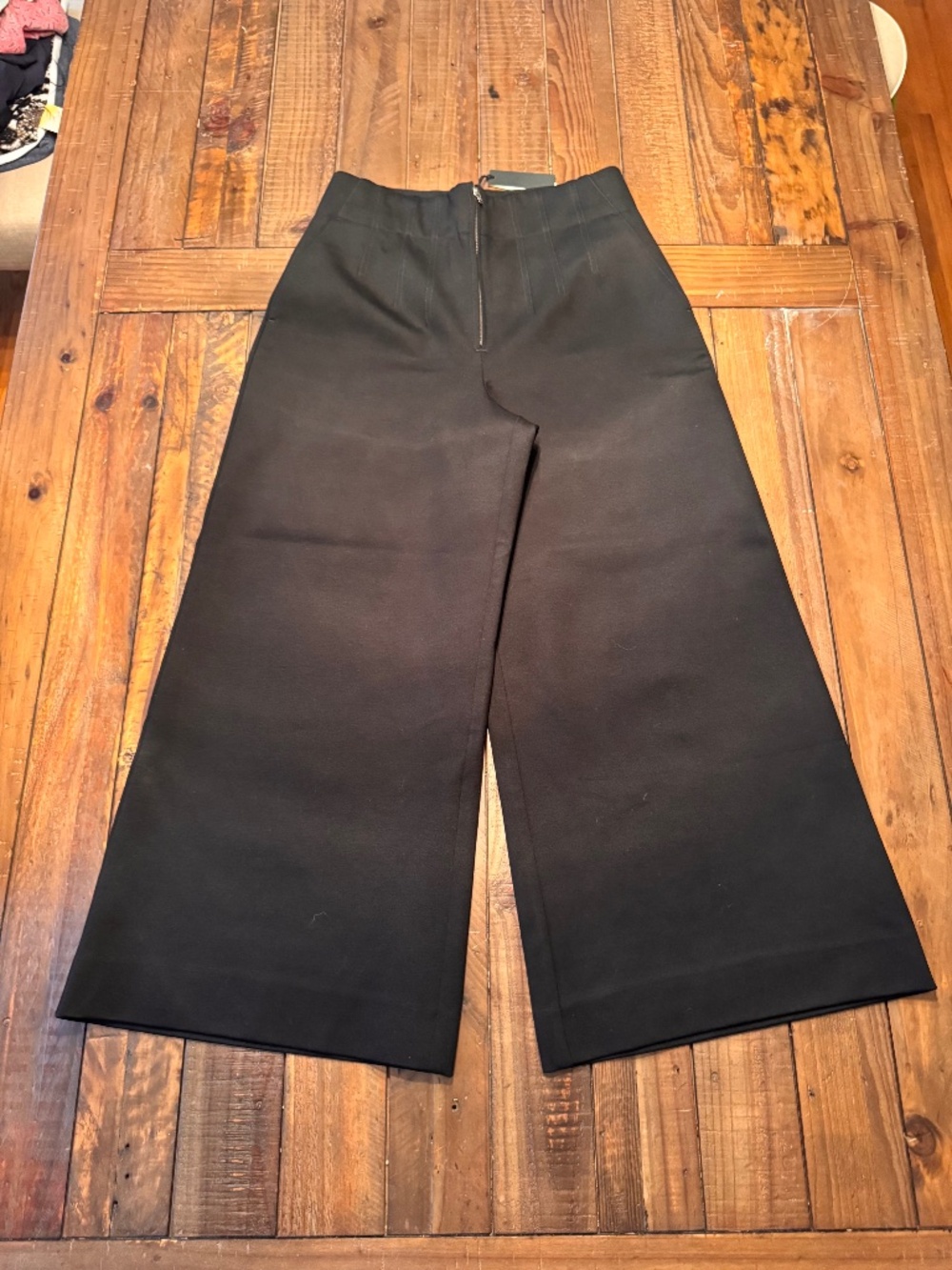 Banana Republic Wide-Leg Crop Everywhere Ponte Pant. Black. Size Medium